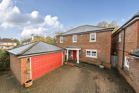 Elmdon Place, Guildford, GU1