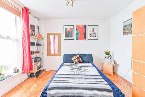 1 bedroom flat for sale, Hartington Court, Lansdowne Way, Stockwell, London, SW8