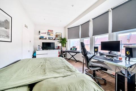 undefined, Green Lanes, Enfield, London, N21