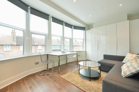 undefined, Green Lanes, Enfield, London, N21