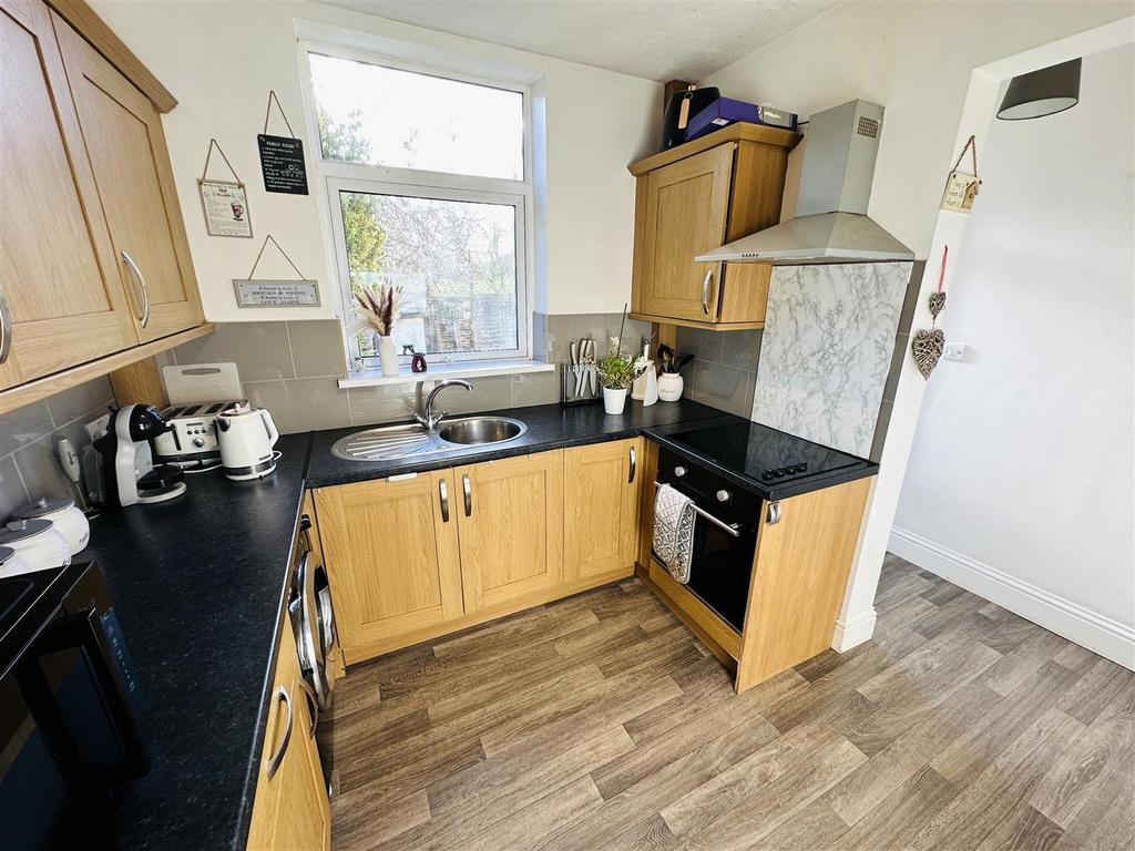Kitchen 2.jpg