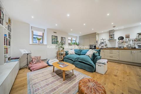 Mundania Road, London, SE22