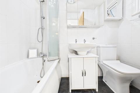 2 bedroom end of terrace house for sale, Brentwood Road, Romford RM2