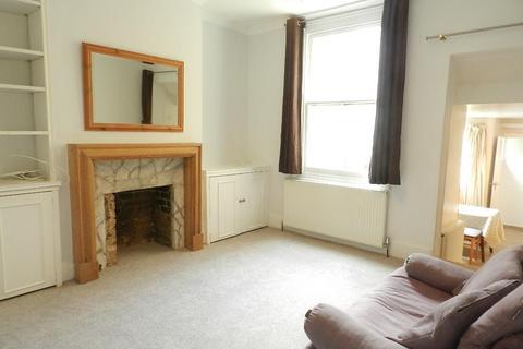 2 bedroom flat to rent, Warriner Gardens, London SW11