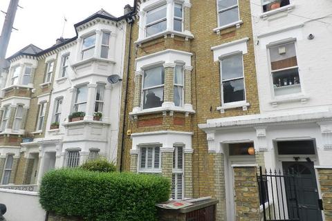 2 bedroom flat to rent, Warriner Gardens, London SW11