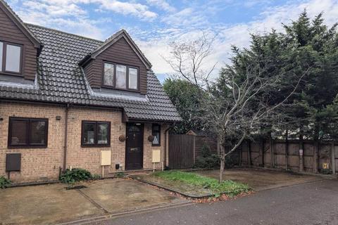 2 bedroom end of terrace house to rent, Priestly Gardens, Old Woking GU22