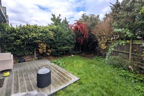 2 bedroom end of terrace house to rent, Priestly Gardens, Old Woking GU22