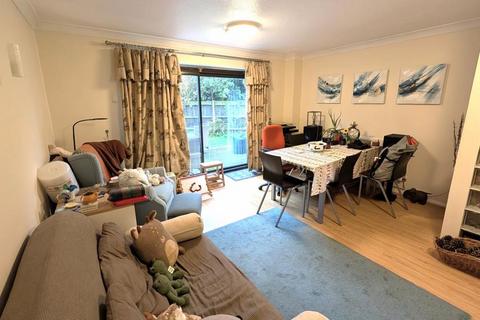 2 bedroom end of terrace house to rent, Priestly Gardens, Old Woking GU22