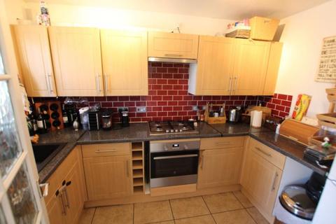 2 bedroom end of terrace house to rent, Priestly Gardens, Old Woking GU22