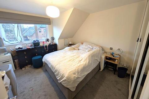 2 bedroom end of terrace house to rent, Priestly Gardens, Old Woking GU22