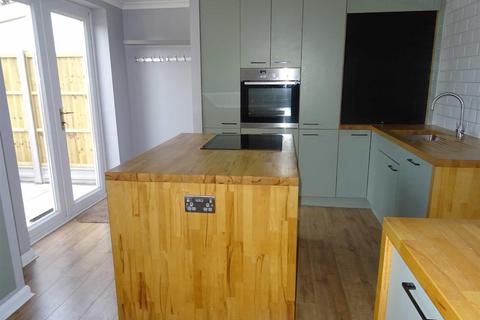 2 bedroom terraced house to rent, Forest Road, Hinckley