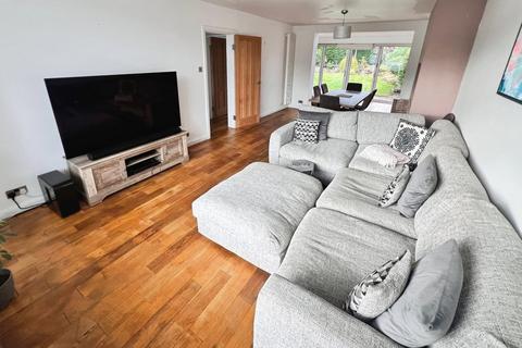 4 bedroom semi-detached house to rent, Upton Drive, Timperley, Altrincham, WA14