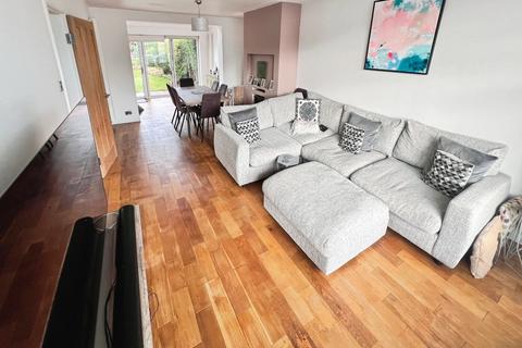 4 bedroom semi-detached house to rent, Upton Drive, Timperley, Altrincham, WA14