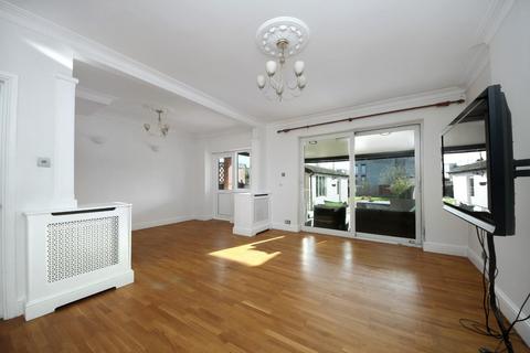 5 bedroom semi-detached house to rent, Bowes Road, W3