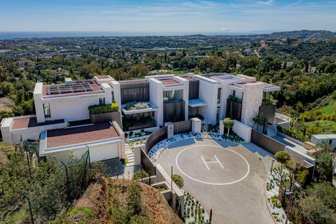 8 bedroom villa, La Quinta. Benahavis., Spain