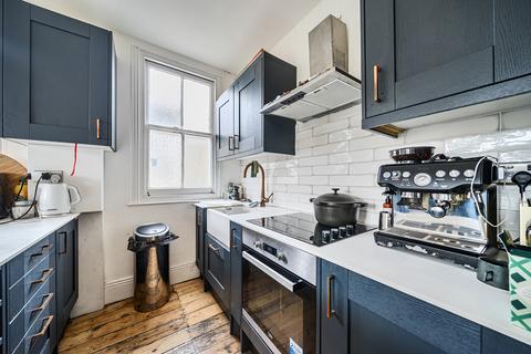 2 bedroom apartment for sale, Tintagel Crescent, London