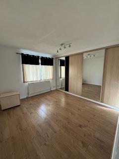 3 bedroom house to rent, Princes Road, Ilford, IG6