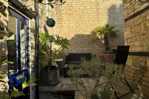 2 bedroom end of terrace house to rent, Austin Street, STAMFORD, Lincolnshire