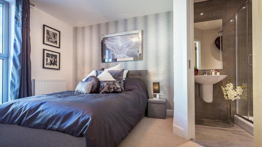 5 Queensgate Bedroom en suite.jpg