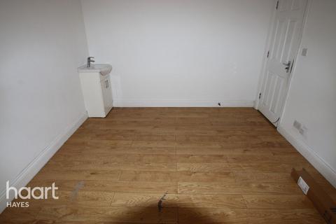 undefined, Uxbridge Road, SOUTHALL