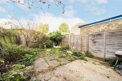 1 bedroom flat to rent, Ferrers Road, London SW16