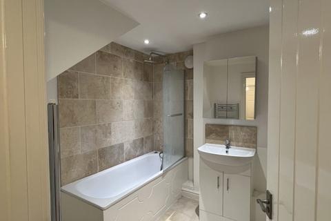 undefined, Flat 2, 124 High Street, Newmarket