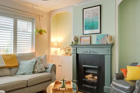 2 bedroom end of terrace house for sale, Lower Church Road, Burgess Hill, RH15