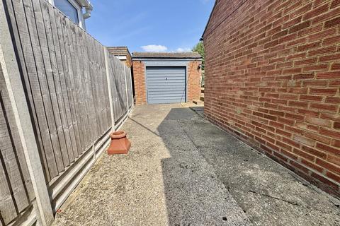 undefined, Monton Close, Luton, LU3 2TQ