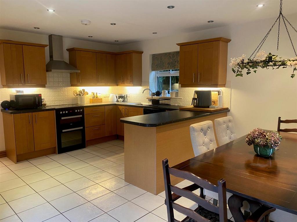 Kitchen 3.jpg