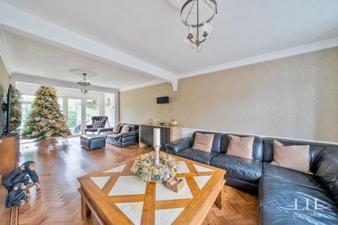 5 bedroom semi-detached house for sale, Balgores Square, Gidea Park