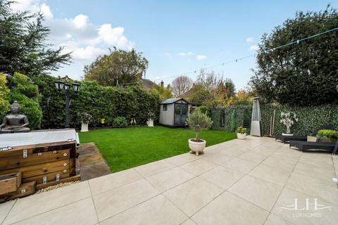 5 bedroom semi-detached house for sale, Balgores Square, Gidea Park