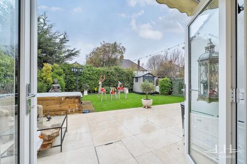 undefined, Balgores Square, Gidea Park