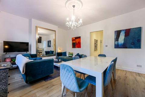 2 bedroom flat to rent, Stanlake Road, Shepherd's Bush, London, W12