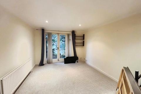 1 bedroom flat to rent, Kingsworthy Close, Surrey KT1