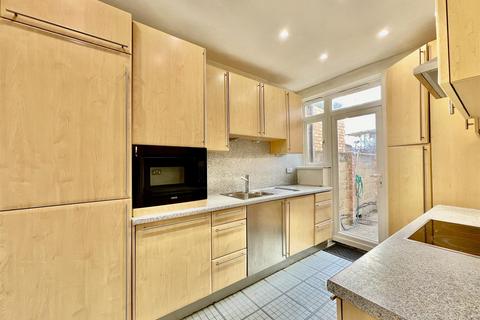 undefined, Central Avenue, Hounslow TW3