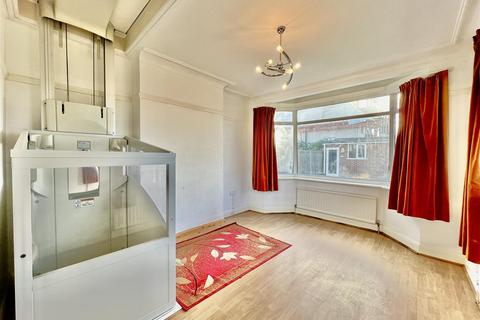 undefined, Central Avenue, Hounslow TW3