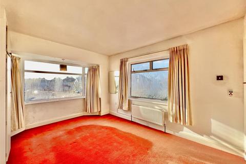 undefined, Central Avenue, Hounslow TW3