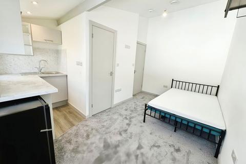 1 bedroom in a house share to rent, Kingshill Road, Swindon, SN1 4NG