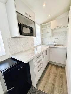 1 bedroom in a house share to rent, Kingshill Road, Swindon, SN1 4NG