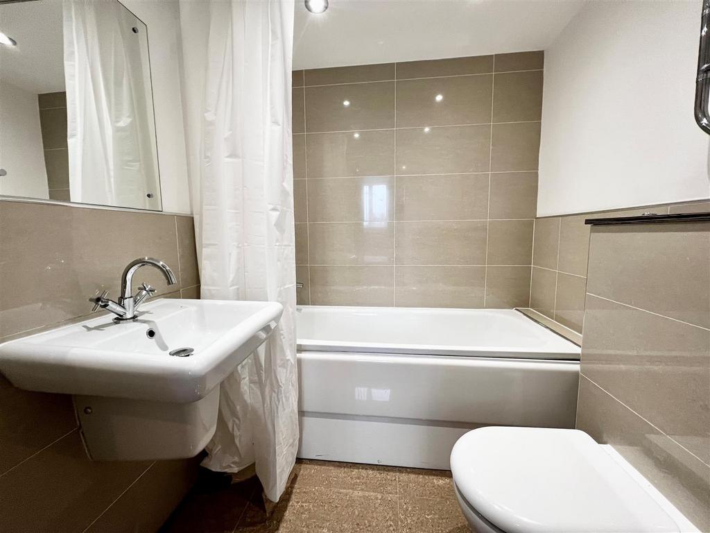 Bathroom2.jpg