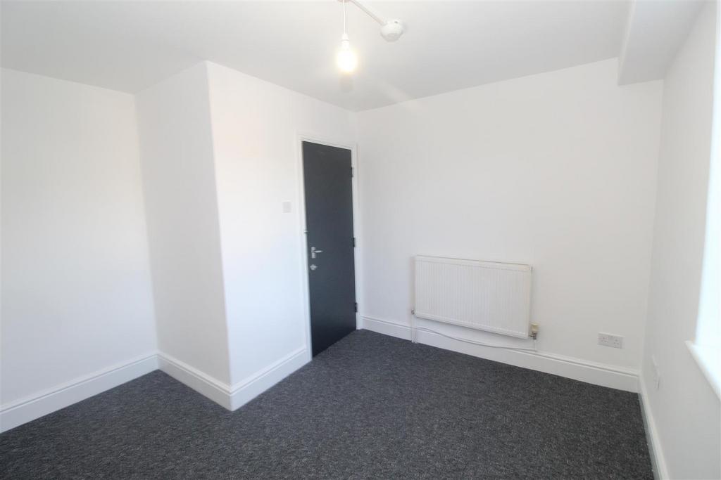 Yrwj2x DNb Uup RCWtz Fcn VA.jpg