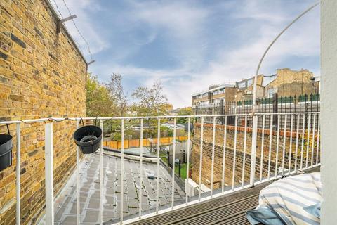 2 bedroom flat for sale, Lavender Hill, London SW11