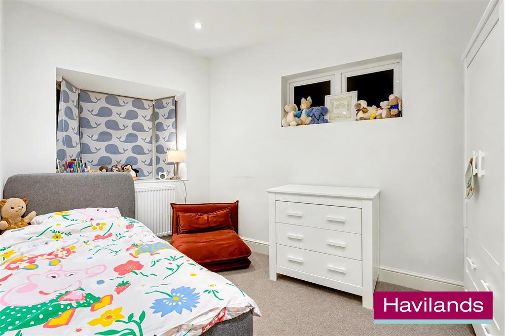 Hoodcote Gardens N21 2 NE-3.jpg