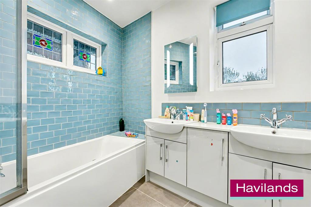Hoodcote Gardens N21 2 NE-1.jpg