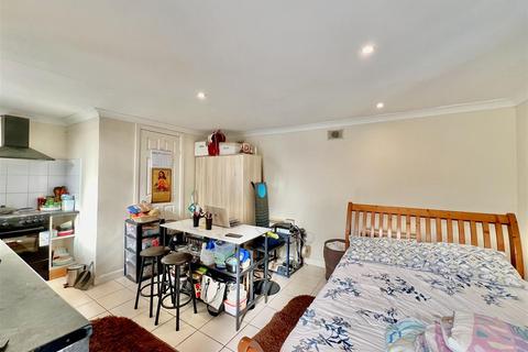 undefined, Clifford Road, Hounslow TW4