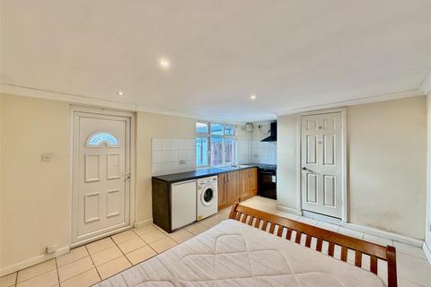 undefined, Clifford Road, Hounslow TW4