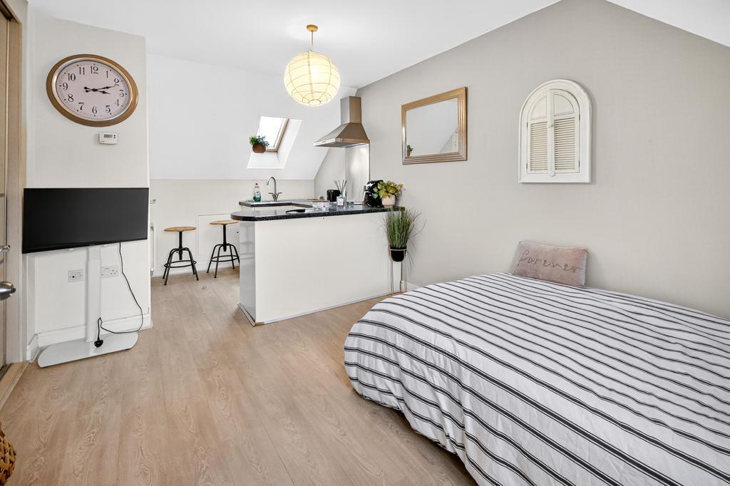 12stonechatcroftlarge9