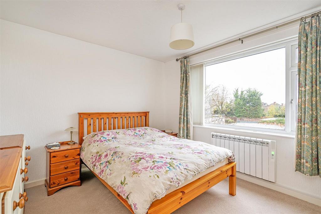 32 Croftleigh Gardens 4.jpg