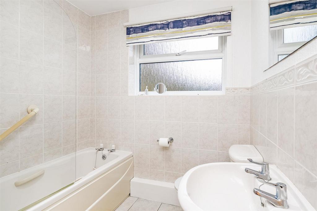 32 Croftleigh Gardens 9.jpg