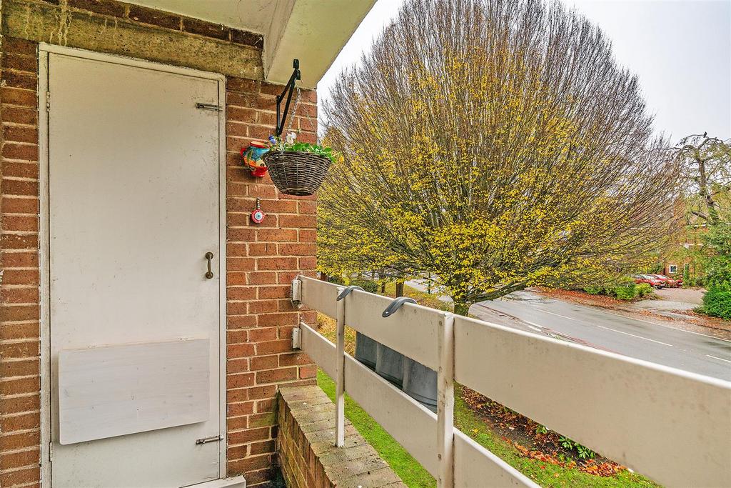 32 Croftleigh Gardens 10.jpg